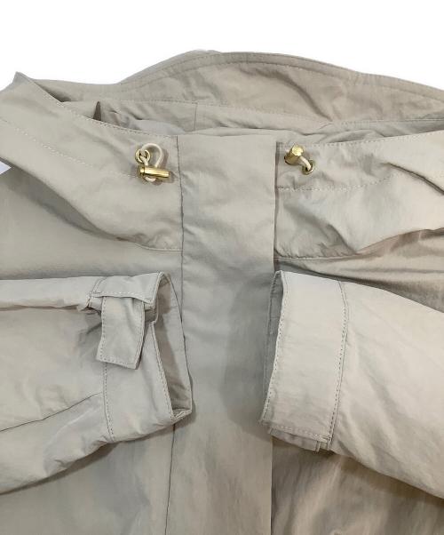 UNTITLED（アンタイトル）UNTITLED (アンタイトル) リップタフタ マウンテンパーカー ベージュ サイズ:4 未使用品の古着・服飾アイテム