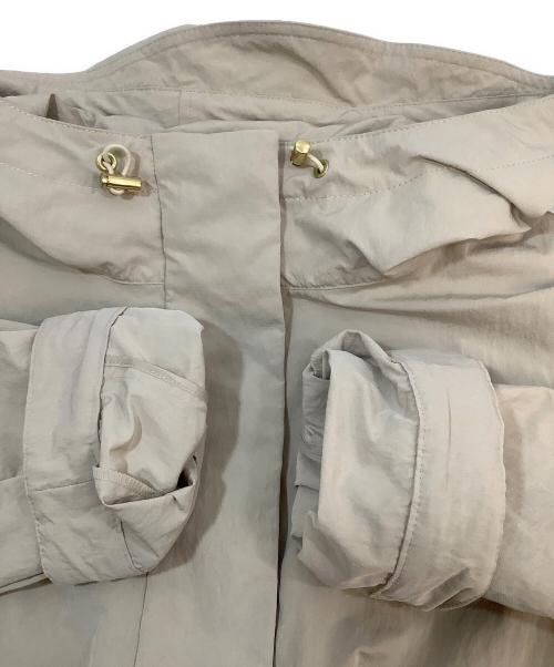 UNTITLED（アンタイトル）UNTITLED (アンタイトル) リップタフタ マウンテンパーカー ベージュ サイズ:4 未使用品の古着・服飾アイテム