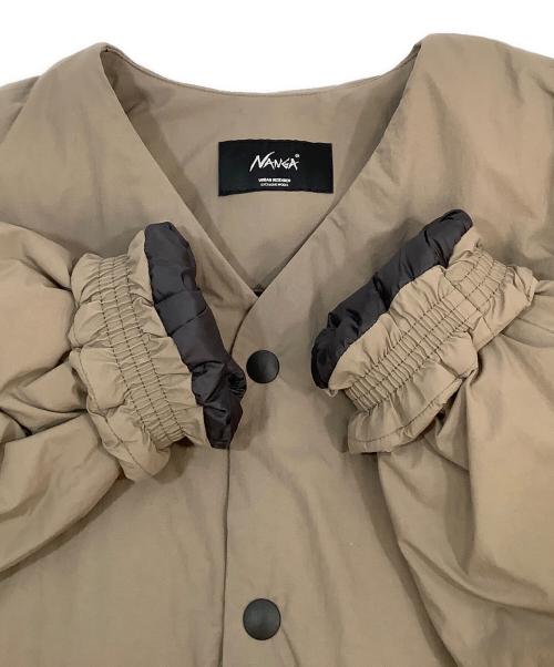 NANGA（ナンガ）NANGA (ナンガ) ノーカラーダウンジャケット ベージュ サイズ:Mの古着・服飾アイテム