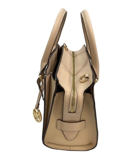 MICHAEL KORS（マイケル・コース）MICHAEL KORS (マイケル・コース) ショルダーバッグ ホワイト×ピンクの古着・服飾アイテム