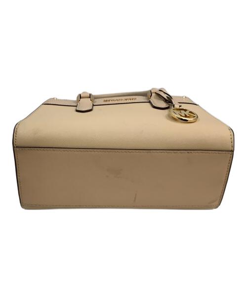 MICHAEL KORS（マイケル・コース）MICHAEL KORS (マイケル・コース) ショルダーバッグ ホワイト×ピンクの古着・服飾アイテム