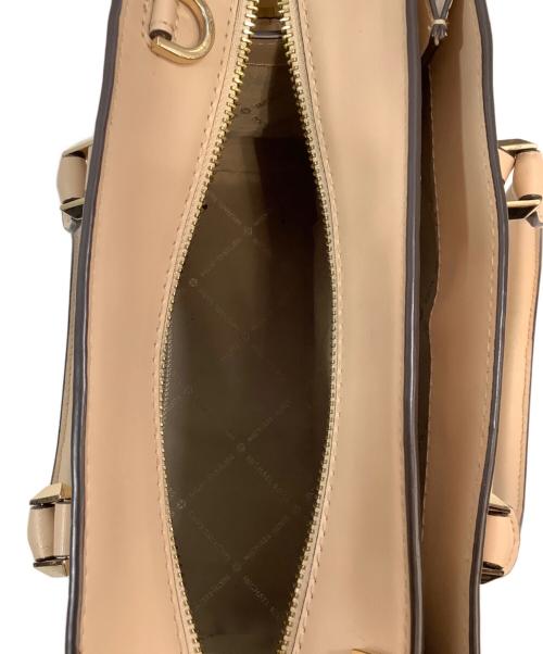 MICHAEL KORS（マイケル・コース）MICHAEL KORS (マイケル・コース) ショルダーバッグ ホワイト×ピンクの古着・服飾アイテム