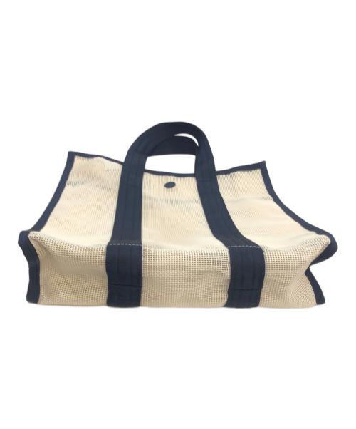 A.P.C.（アーペーセー）A.P.C. (アーペーセー) メッシュバッグ ホワイト×ネイビーの古着・服飾アイテム