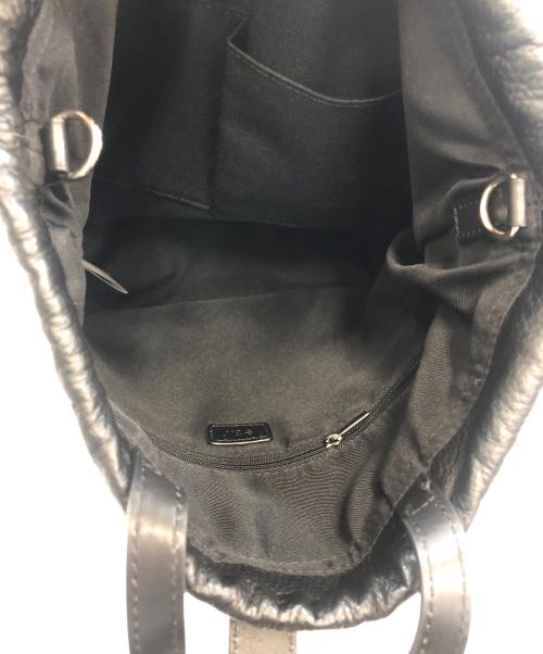 EAR（イア）EAR (イア) バックル 巾着ショルダーバッグ ブラックの古着・服飾アイテム