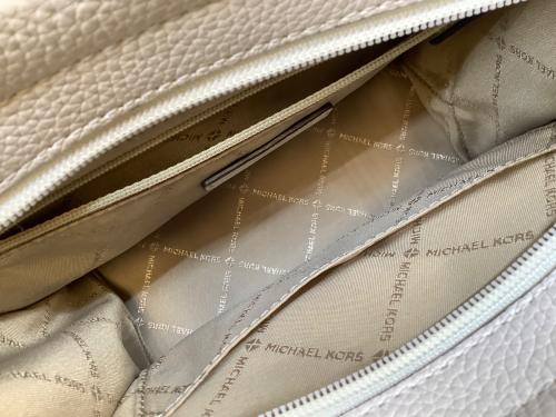 MICHAEL KORS（マイケル・コース）MICHAEL KORS (マイケル・コース) 2WAYショルダーバッグ アイボリーの古着・服飾アイテム