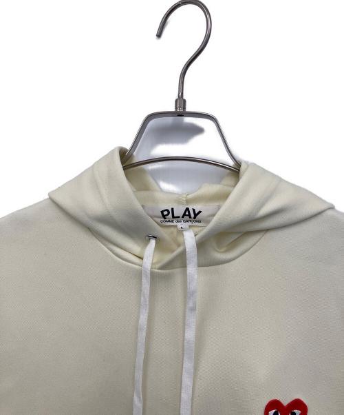 PLAY COMME des GARCONS（プレイコムデギャルソン）PLAY COMME des GARCONS (プレイコムデギャルソン) PLAY HOODED SWEATSHIRT RED HEART アイボリー サイズ:Lの古着・服飾アイテム