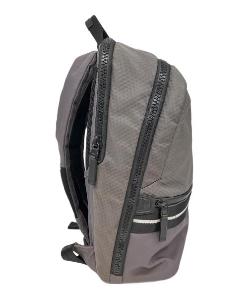 TUMI（トゥミ）TUMI (トゥミ) リュック グレーの古着・服飾アイテム
