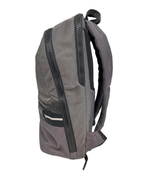 TUMI（トゥミ）TUMI (トゥミ) リュック グレーの古着・服飾アイテム