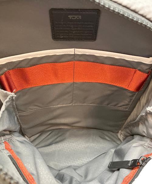 TUMI（トゥミ）TUMI (トゥミ) リュック グレーの古着・服飾アイテム