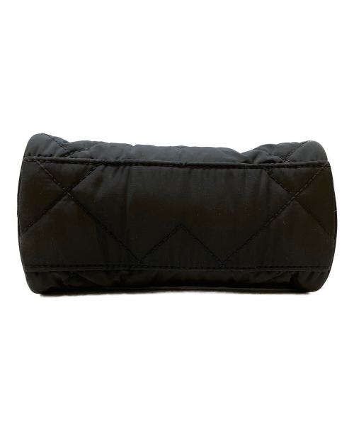 MARC JACOBS（マークジェイコブス）MARC JACOBS (マークジェイコブス) キルティングコスメティックケース ブラックの古着・服飾アイテム