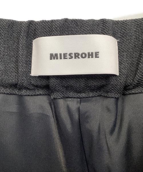 MIESROHE（ミースロエ）MIESROHE (ミースロエ) ミースロエ 2タックドロストテーパーパンツ グレーの古着・服飾アイテム
