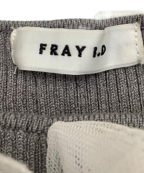 FRAY ID（フレイ アイディー）FRAY ID (フレイ アイディー) フリルコンビオフショルダーリブニット グレー サイズ:ONE　SIZEの古着・服飾アイテム