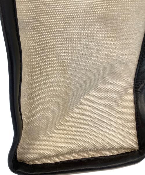 MARC JACOBS（マークジェイコブス）MARC JACOBS (マークジェイコブス) THE CANVAS SMALL TOTE BAG アイボリーの古着・服飾アイテム