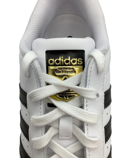 adidas（アディダス）adidas (アディダス) SUPER STAR (スーパースター) ローカットスニーカー ブラック×ホワイト サイズ:27 未使用品の古着・服飾アイテム