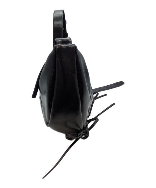 Matin Kim（マーティン キム）Matin Kim (マーティン キム) HALF SHIRRING RIBBON ROUND BAG ブラックの古着・服飾アイテム