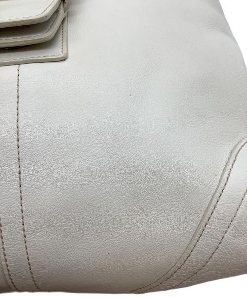 COACH（コーチ）COACH (コーチ) ソーホー スモール レザーダッフル ホワイトの古着・服飾アイテム