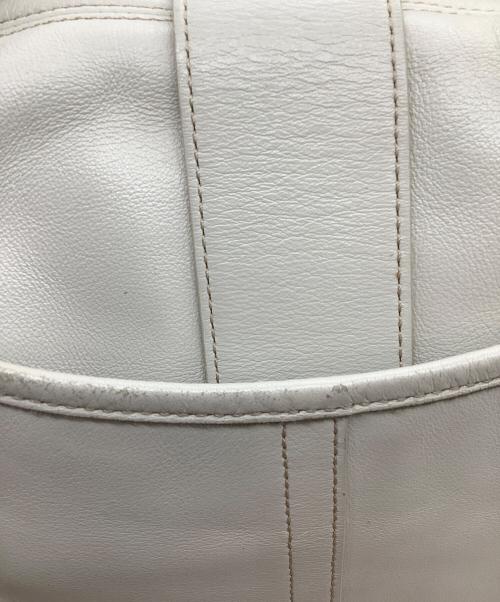 COACH（コーチ）COACH (コーチ) ソーホー スモール レザーダッフル ホワイトの古着・服飾アイテム