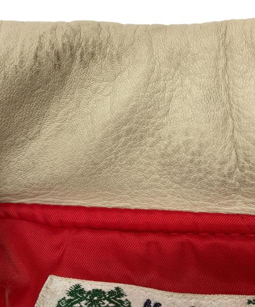 MAC HOPE（マックホープ）MAC HOPE (マックホープ) スタジャン レッド×アイボリー サイズ:Mの古着・服飾アイテム