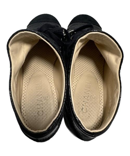 CHANEL（シャネル）CHANEL (シャネル) パンチングデザインレザースニーカー ブラック サイズ:36 1/2の古着・服飾アイテム