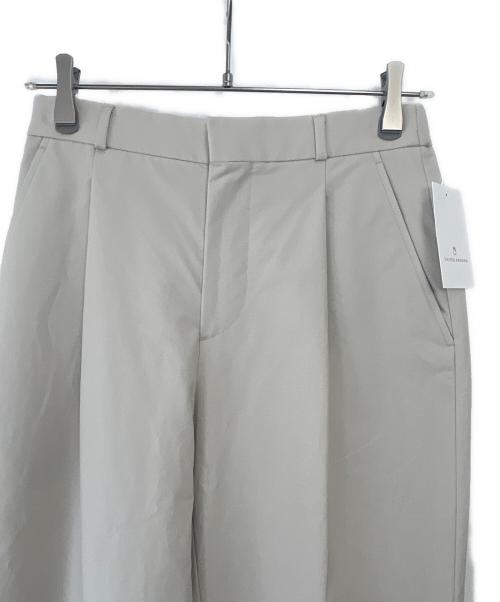 UNITED ARROWS（ユナイテッドアローズ）UNITED ARROWS (ユナイテッドアローズ) トロピカル クリース テーパード 2プリーツ パンツ ベージュ サイズ:S 未使用品の古着・服飾アイテム