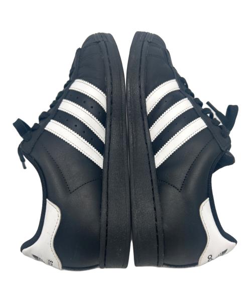 adidas（アディダス）adidas (アディダス) スニーカー ブラック サイズ:27の古着・服飾アイテム