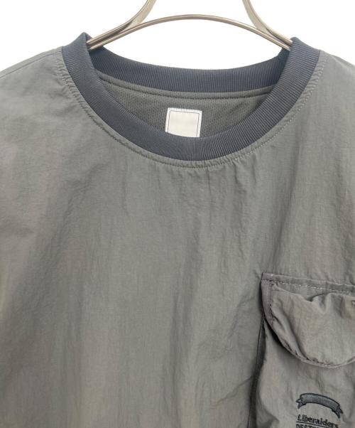 Liberaiders（リベレイダース）Liberaiders (リベレイダース) ナイロンチームプルオーバー グレー サイズ:Sの古着・服飾アイテム