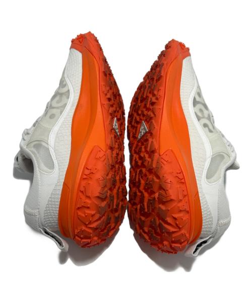 NIKE ACG（ナイキエーシージー）NIKE ACG (ナイキエージーシー) スニーカー ホワイト×オレンジ サイズ:27.5の古着・服飾アイテム