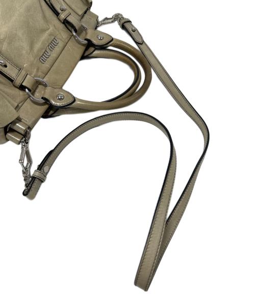 MIU MIU（ミュウミュウ）MIU MIU (ミュウミュウ) 2WAYショルダーバッグ アイボリーの古着・服飾アイテム