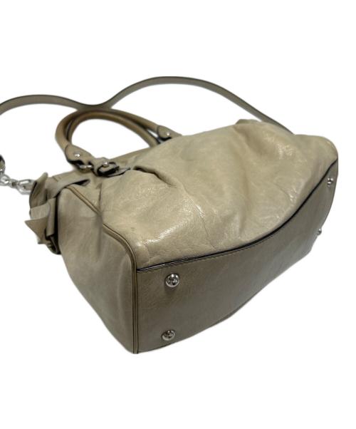 MIU MIU（ミュウミュウ）MIU MIU (ミュウミュウ) 2WAYショルダーバッグ アイボリーの古着・服飾アイテム