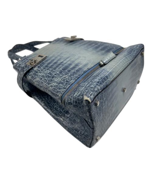 Salvatore Ferragamo（サルヴァトーレ フェラガモ）Salvatore Ferragamo (サルヴァトーレ フェラガモ) 型押しハンドバッグ ブルーの古着・服飾アイテム