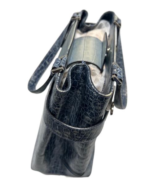 Salvatore Ferragamo（サルヴァトーレ フェラガモ）Salvatore Ferragamo (サルヴァトーレ フェラガモ) 型押しハンドバッグ ブルーの古着・服飾アイテム