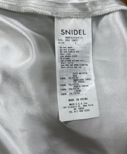 Snidel（スナイデル）Snidel (スナイデル) カットワークセミフレアスカート グレー サイズ:1の古着・服飾アイテム