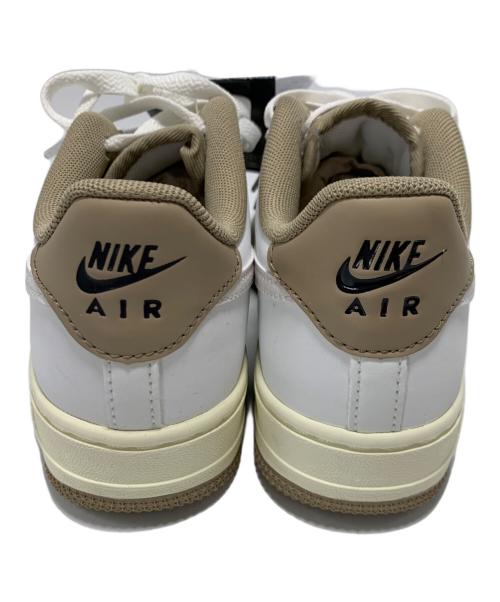 NIKE（ナイキ）NIKE (ナイキ) スニーカー ホワイト×ベージュ サイズ:22 未使用品の古着・服飾アイテム