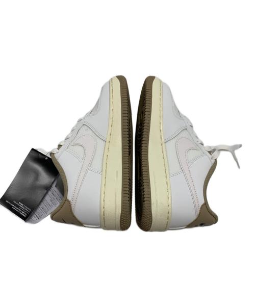 NIKE（ナイキ）NIKE (ナイキ) スニーカー ホワイト×ベージュ サイズ:22 未使用品の古着・服飾アイテム