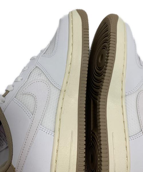 NIKE（ナイキ）NIKE (ナイキ) スニーカー ホワイト×ベージュ サイズ:22 未使用品の古着・服飾アイテム