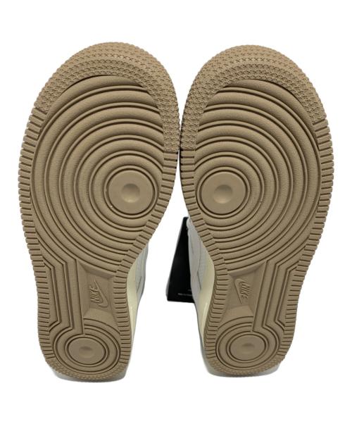 NIKE（ナイキ）NIKE (ナイキ) スニーカー ホワイト×ベージュ サイズ:22 未使用品の古着・服飾アイテム