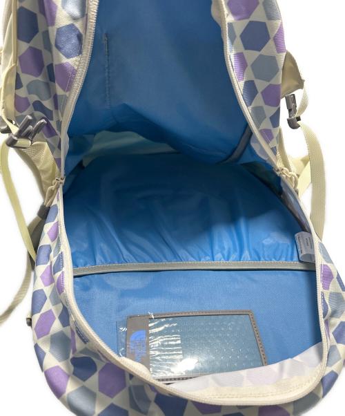 THE NORTH FACE（ザ ノース フェイス）THE NORTH FACE (ザ ノース フェイス) バックパック アイボリーの古着・服飾アイテム