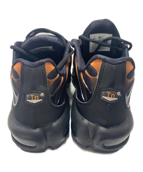 NIKE（ナイキ）NIKE (ナイキ) AIR MAX PLUS（エア マックス プラス） ブラック×オレンジ サイズ:28cmの古着・服飾アイテム