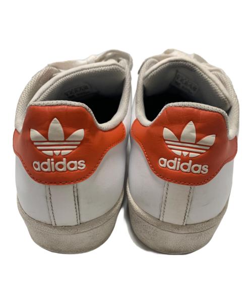 adidas（アディダス）adidas (アディダス) ローカットスニーカー ホワイト×オレンジ サイズ:27cmの古着・服飾アイテム