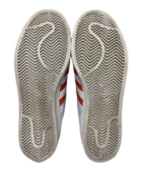 adidas（アディダス）adidas (アディダス) ローカットスニーカー ホワイト×オレンジ サイズ:27cmの古着・服飾アイテム