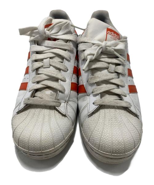 adidas（アディダス）adidas (アディダス) ローカットスニーカー ホワイト×オレンジ サイズ:27cmの古着・服飾アイテム