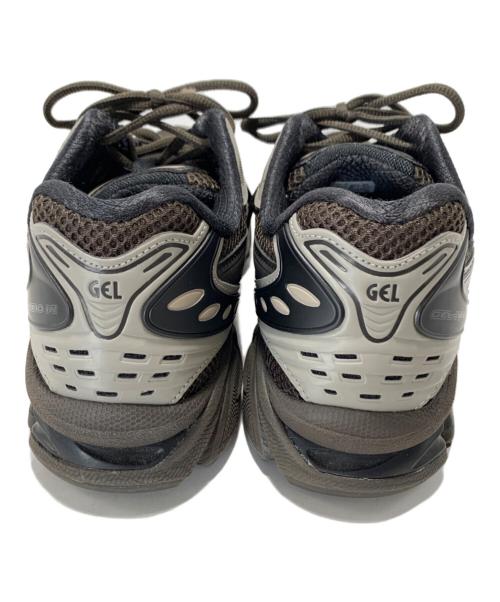 asics（アシックス）asics (アシックス) スニーカー グレー×オリーブ サイズ:26.5cmの古着・服飾アイテム