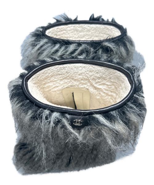 CHANEL（シャネル）CHANEL (シャネル) ファンタジーファーブーツ ブラック×グレー サイズ:38の古着・服飾アイテム