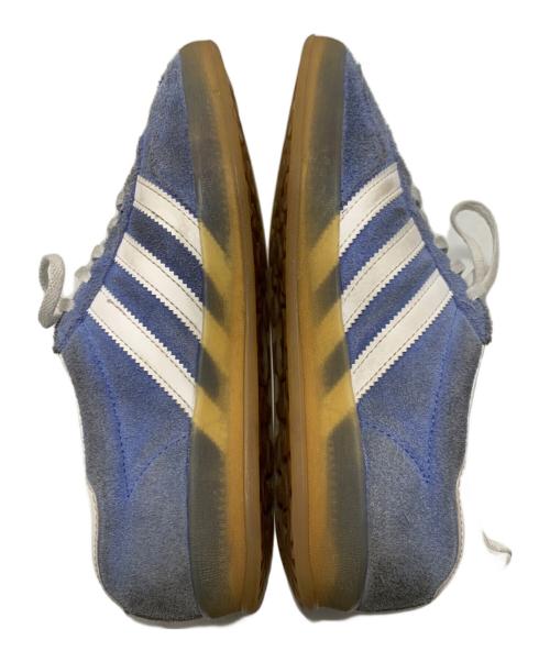 adidas（アディダス）adidas (アディダス) スニーカー スカイブルー×ベージュ サイズ:UK８の古着・服飾アイテム