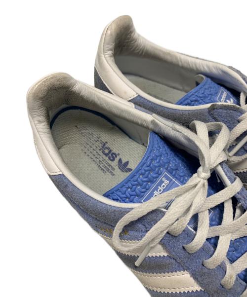 adidas（アディダス）adidas (アディダス) スニーカー スカイブルー×ベージュ サイズ:UK８の古着・服飾アイテム