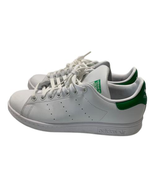 adidas（アディダス）adidas (アディダス) スニーカー ホワイト×グリーン サイズ:25.5cmの古着・服飾アイテム