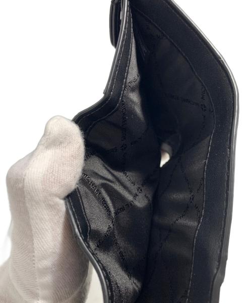 MICHAEL KORS（マイケル・コース）MICHAEL KORS (マイケル・コース) 2つ折り財布 ブラックの古着・服飾アイテム