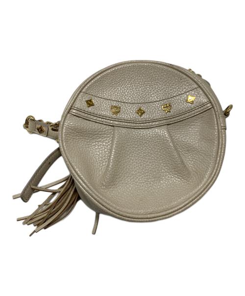 MCM（エムシーエム）MCM (エムシーエム) タッセルチャーム付ショルダーバッグ ベージュの古着・服飾アイテム
