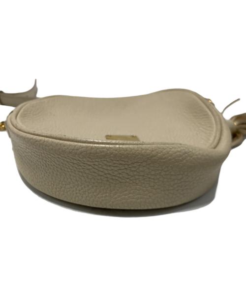 MCM（エムシーエム）MCM (エムシーエム) タッセルチャーム付ショルダーバッグ ベージュの古着・服飾アイテム