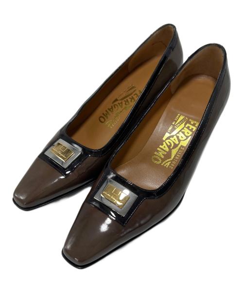 Salvatore Ferragamo（サルヴァトーレ フェラガモ）Salvatore Ferragamo (サルヴァトーレ フェラガモ) エナメルパンプス カーキ サイズ:5の古着・服飾アイテム